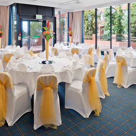 Holiday Inn Runcorn M56 Junction 12 By Ihg Exteriör bild