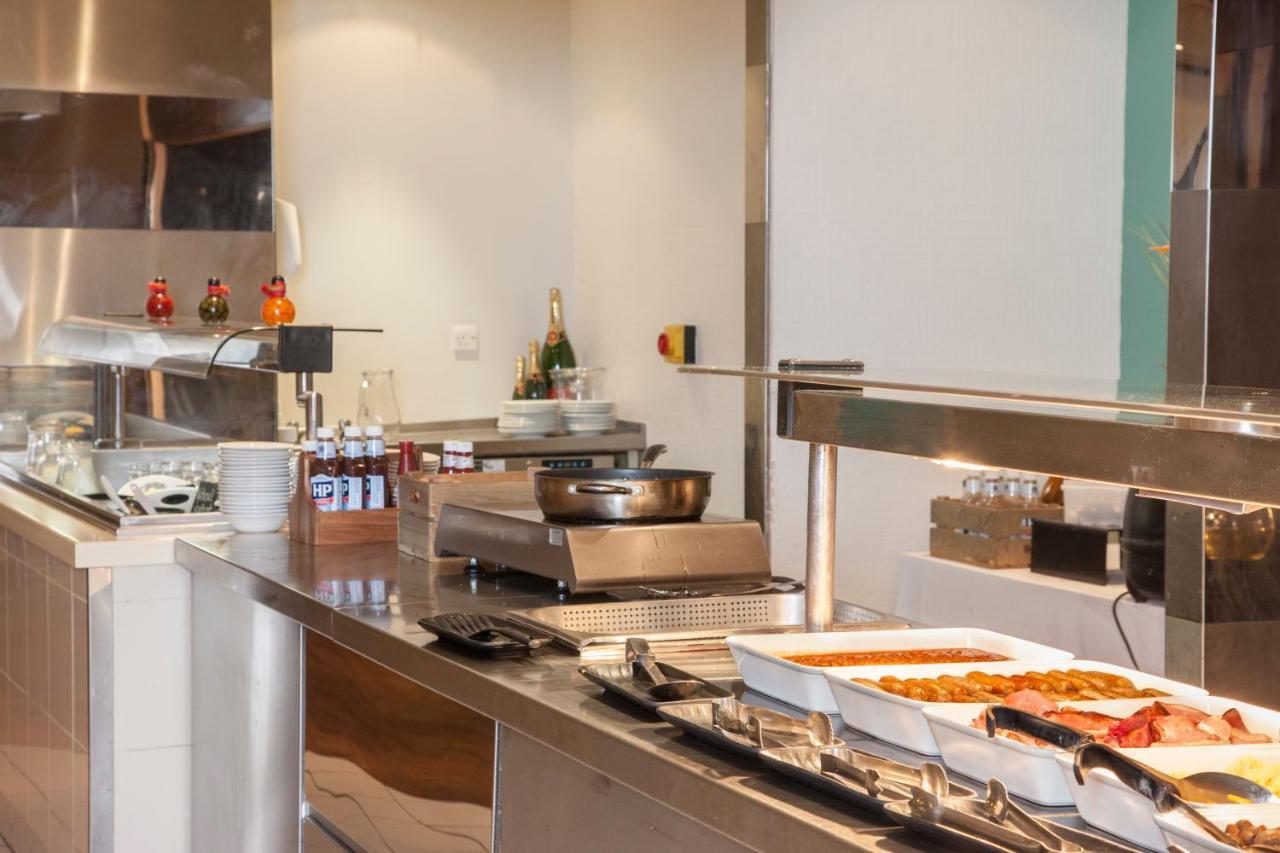 Holiday Inn Runcorn M56 Junction 12 By Ihg Exteriör bild