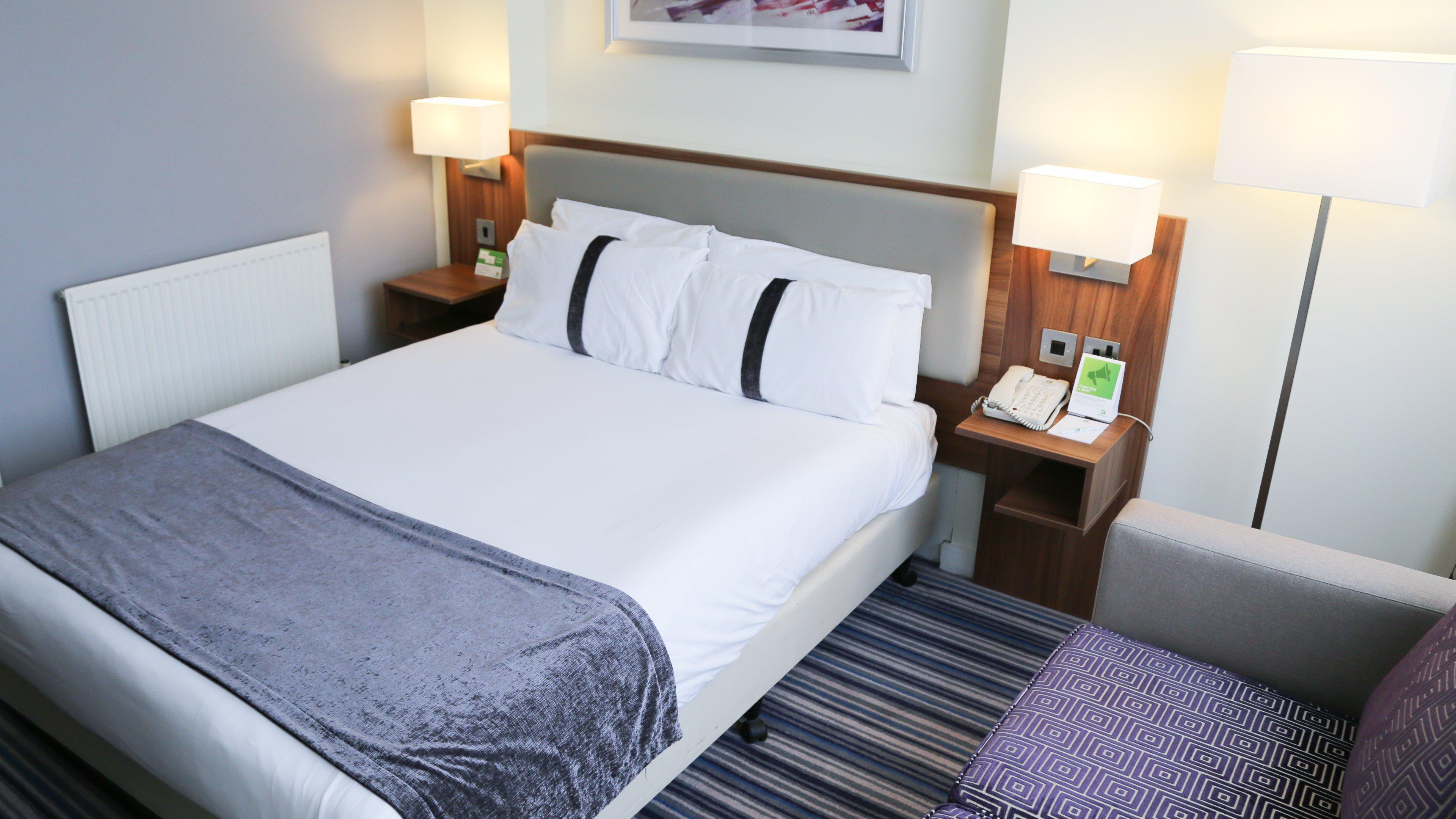 Holiday Inn Runcorn M56 Junction 12 By Ihg Exteriör bild