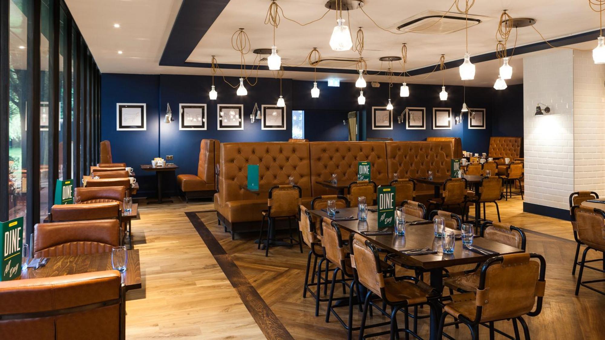 Holiday Inn Runcorn M56 Junction 12 By Ihg Exteriör bild