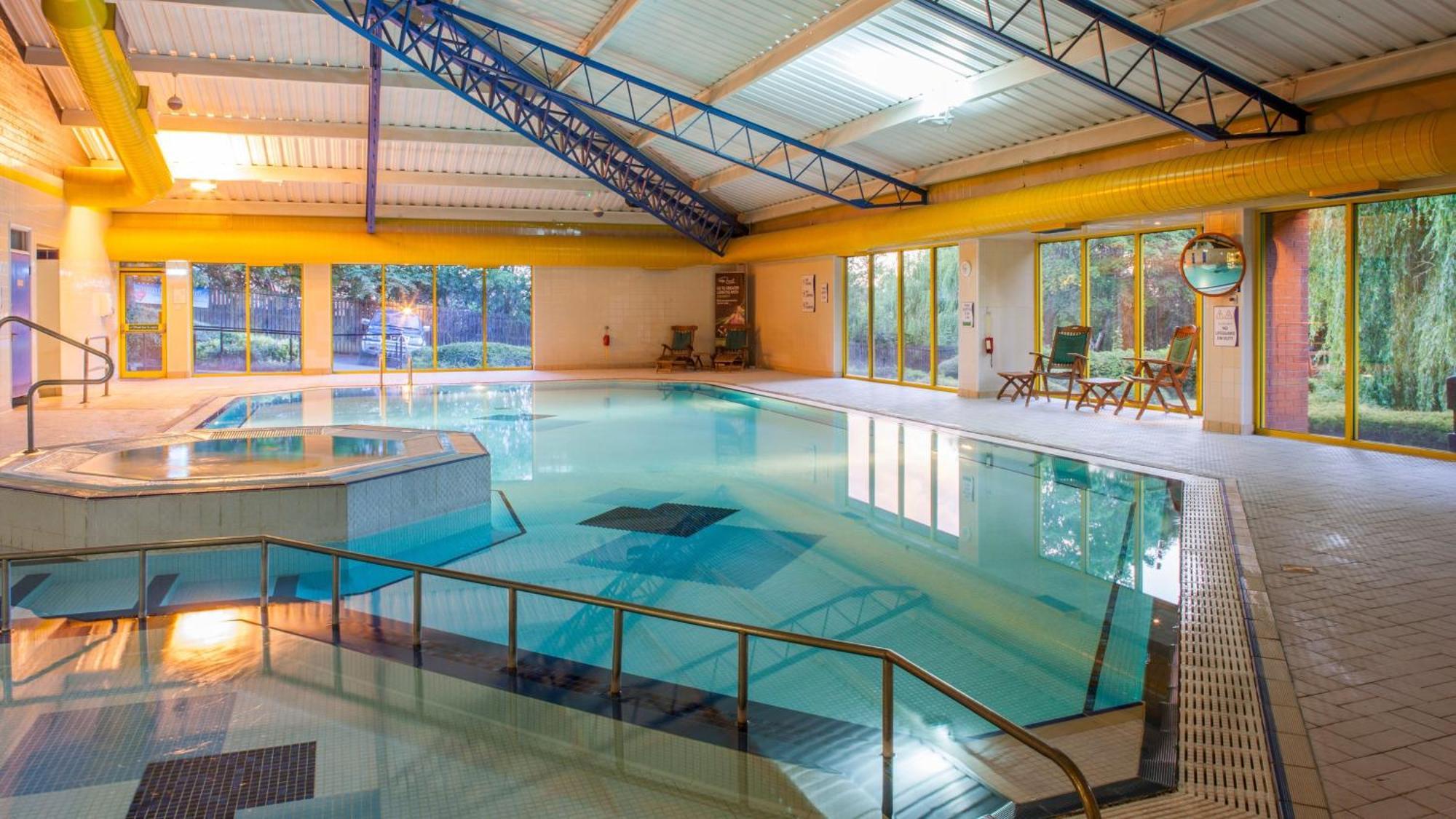 Holiday Inn Runcorn M56 Junction 12 By Ihg Exteriör bild
