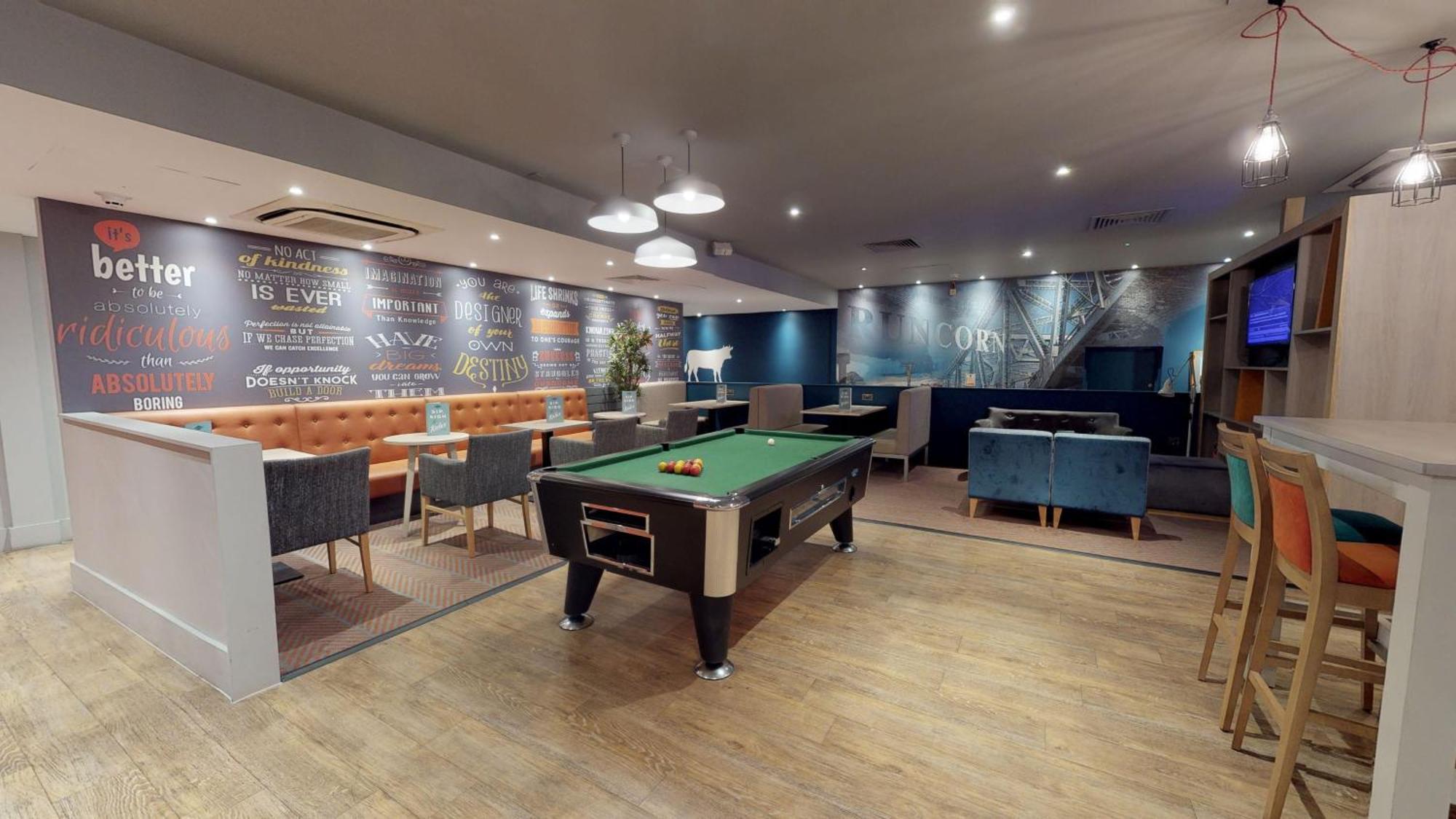 Holiday Inn Runcorn M56 Junction 12 By Ihg Exteriör bild