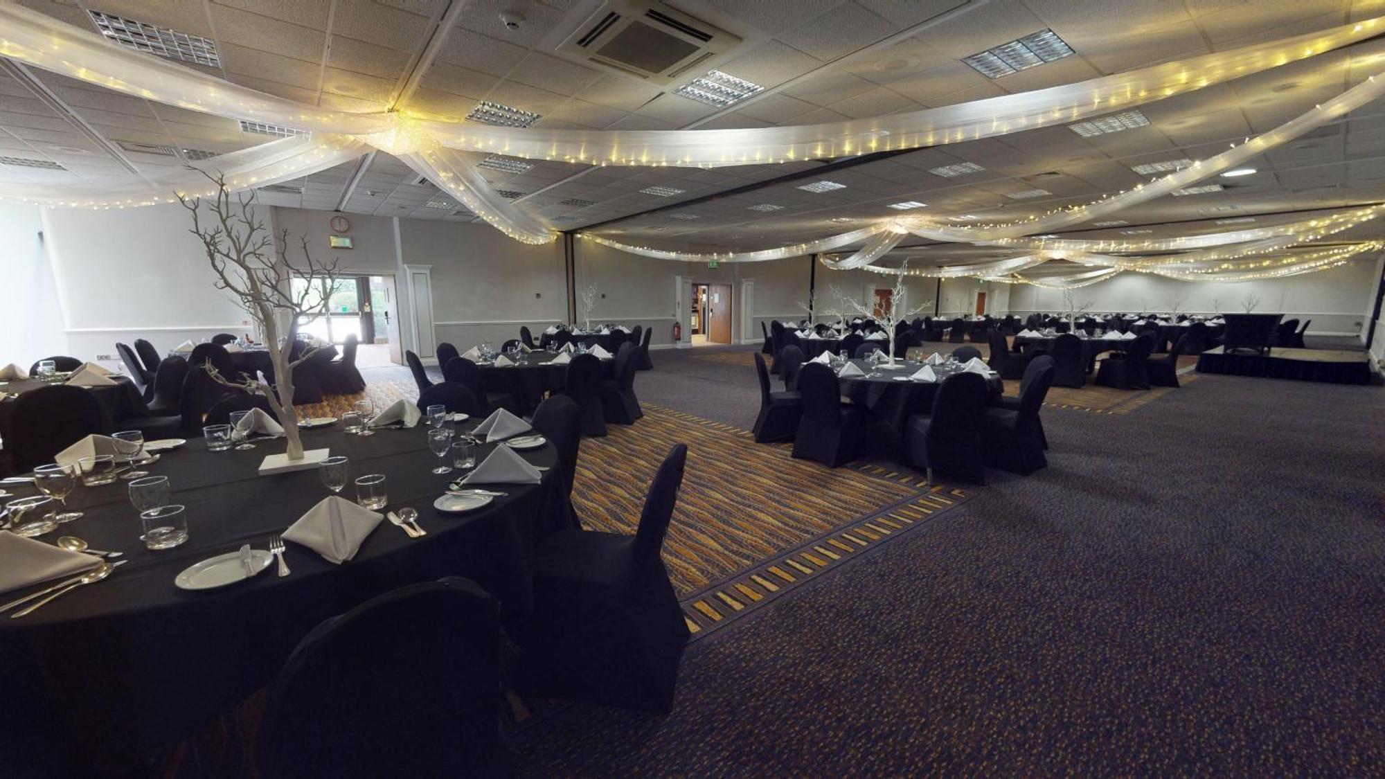 Holiday Inn Runcorn M56 Junction 12 By Ihg Exteriör bild
